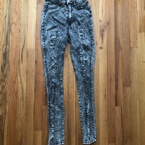 Acid wash gray skinny jeans
